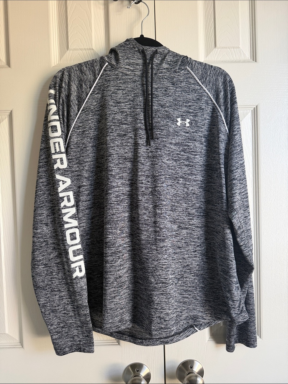 Under Armour Men’s Gray Heather Pullover Hoodie with White Sleeve Logo